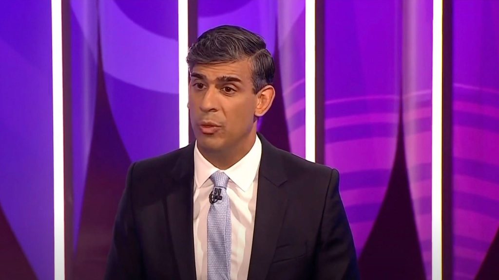 Britský premiér Sunak navrhuje deaktivaci řidičských průkazů a finančních služeb pro mladé, kteří se vyhýbají státní&nbsp;službě